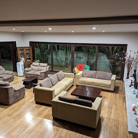 Thalangama Lakeview Lodge バタラムラ エクステリア 写真