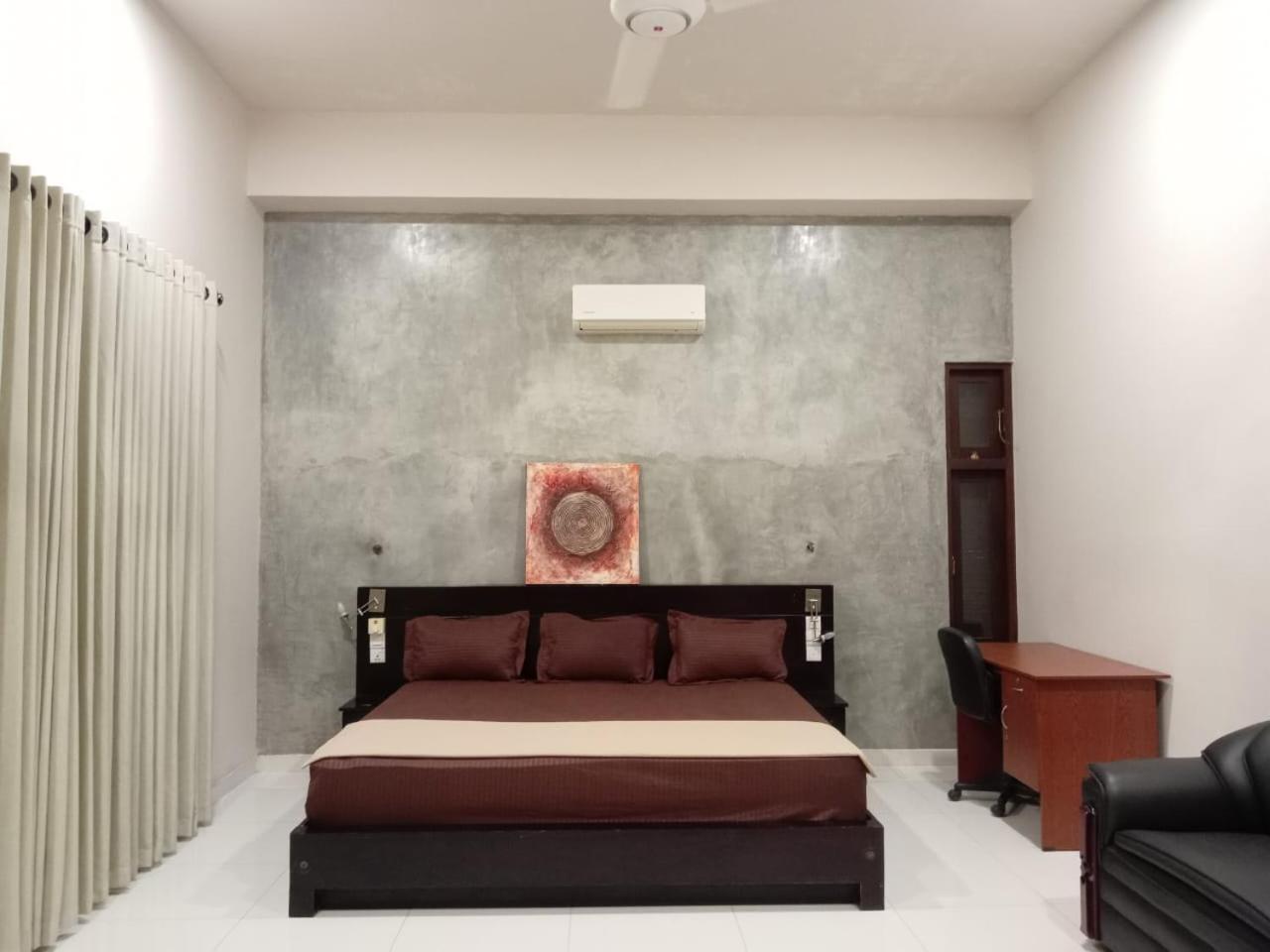 Thalangama Lakeview Lodge バタラムラ エクステリア 写真