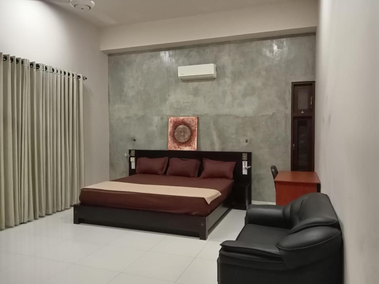 Thalangama Lakeview Lodge バタラムラ エクステリア 写真