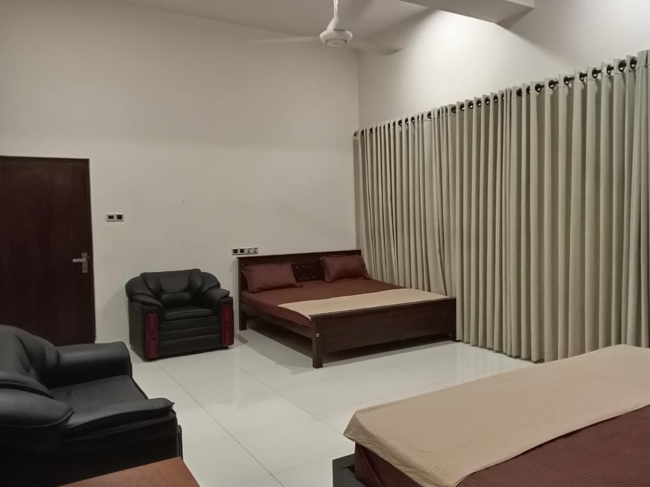 Thalangama Lakeview Lodge バタラムラ エクステリア 写真