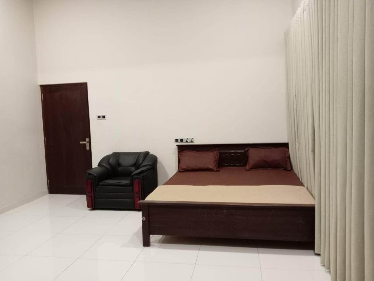 Thalangama Lakeview Lodge バタラムラ エクステリア 写真