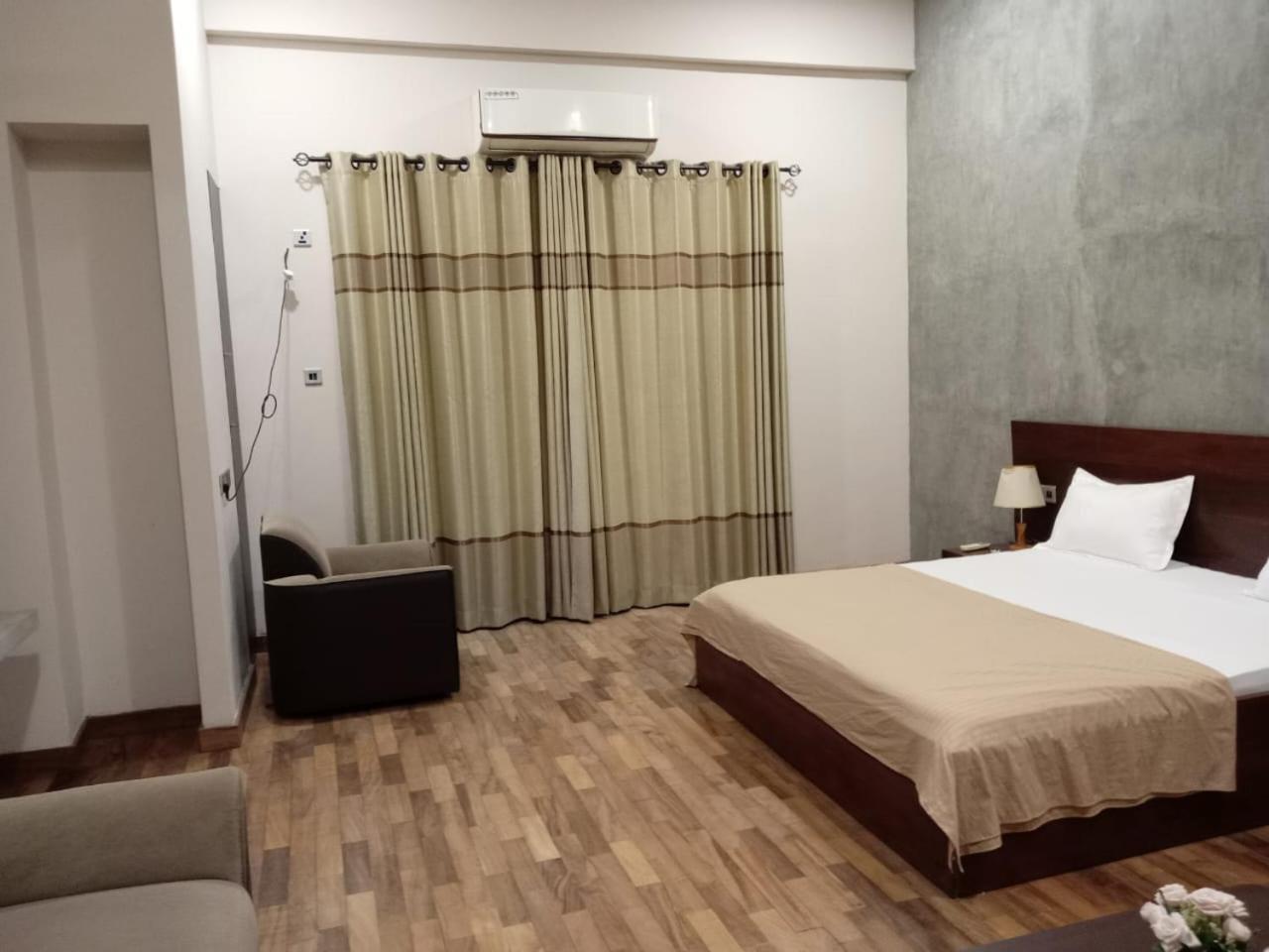 Thalangama Lakeview Lodge バタラムラ エクステリア 写真