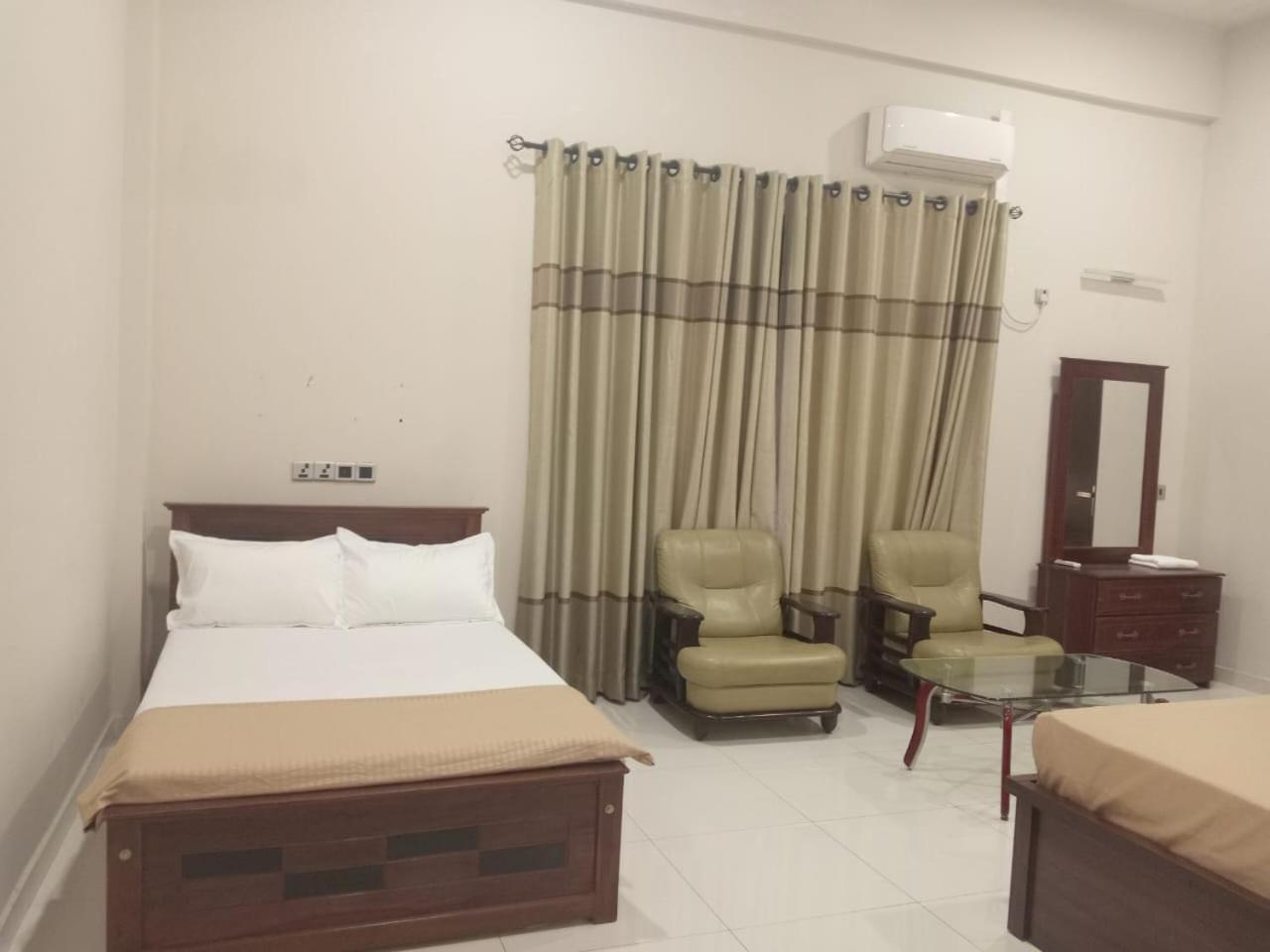 Thalangama Lakeview Lodge バタラムラ エクステリア 写真