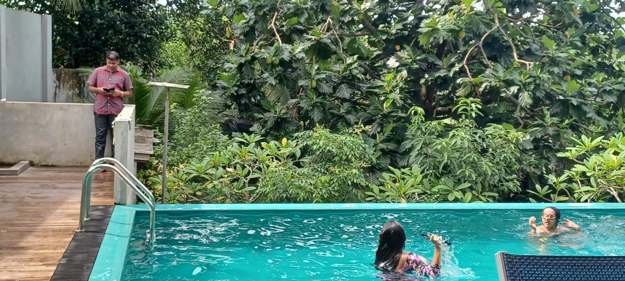 Thalangama Lakeview Lodge バタラムラ エクステリア 写真
