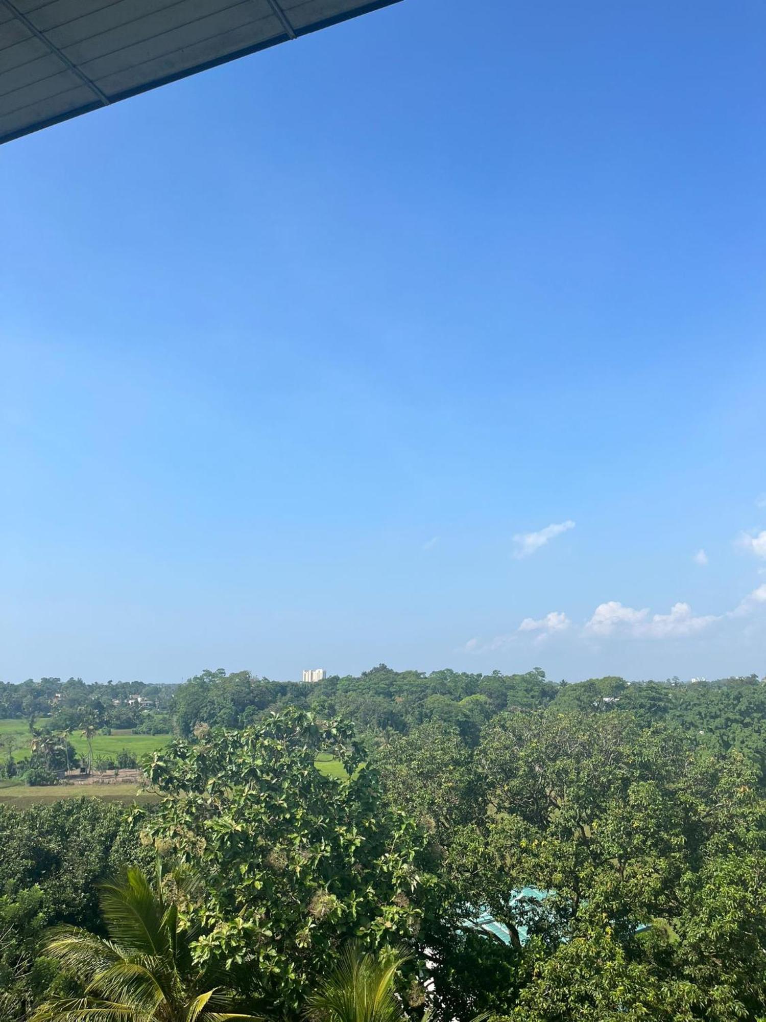 Thalangama Lakeview Lodge バタラムラ エクステリア 写真