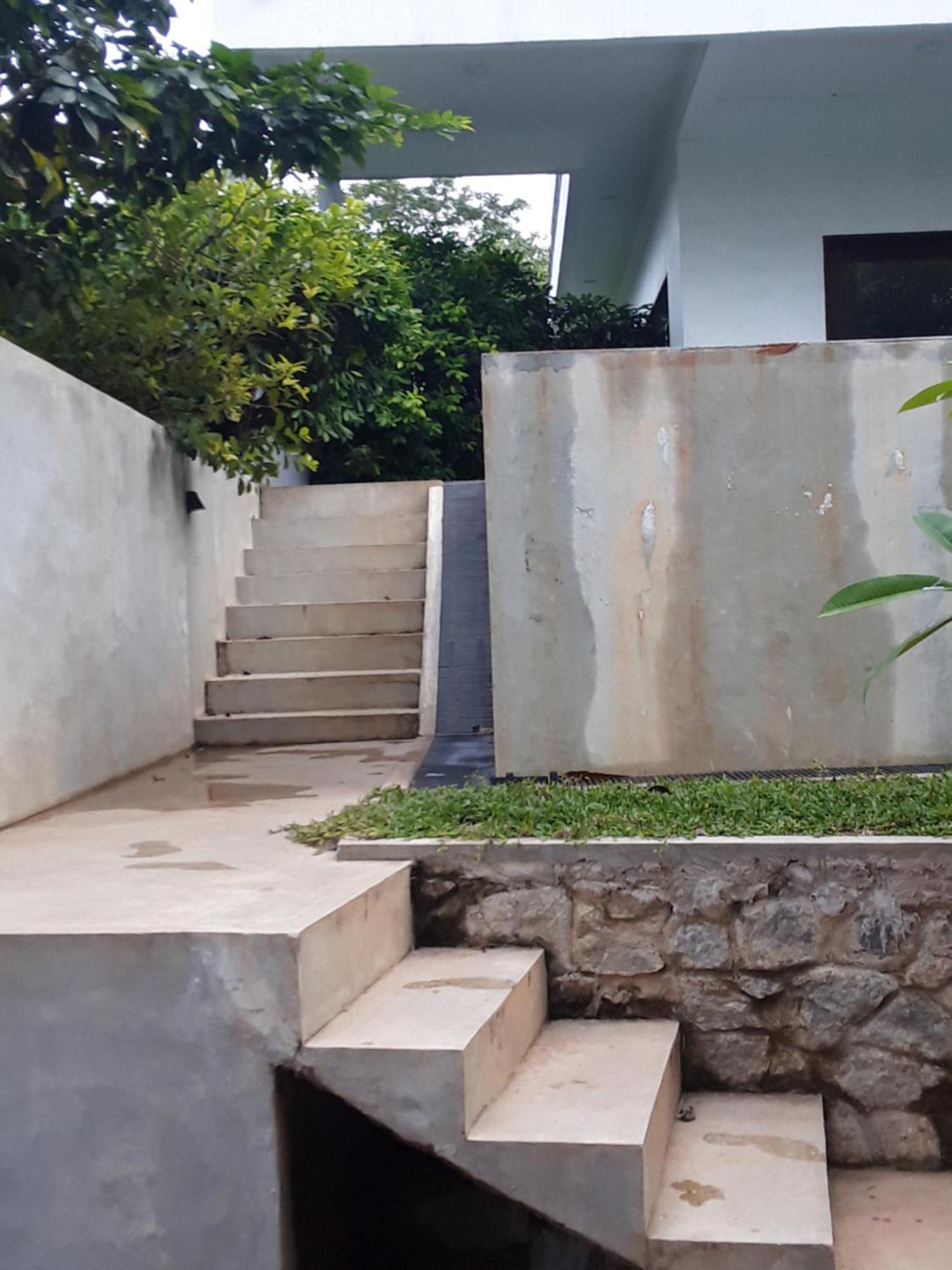 Thalangama Lakeview Lodge バタラムラ エクステリア 写真